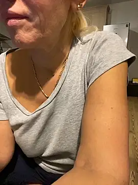 Snapshot of DeboraXporn chatting on October 21, 2025, 9:47 pm DeboraXporn online show from October 21, 2025, 9:47 pm