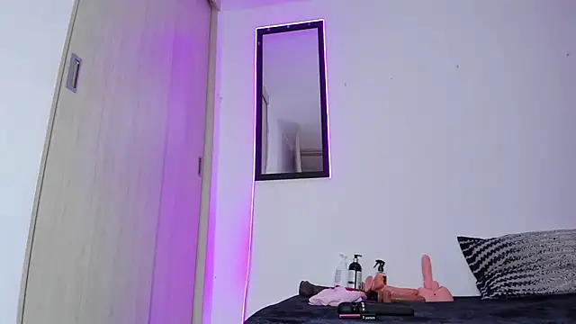 MELINAMARTINS online show from March 13, 2026, 9:20 pm