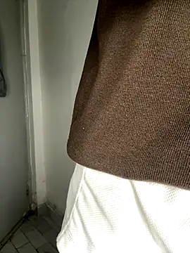 Snapshot of Hamza-Maroki chatting on December 1, 2025, 9:37 pm Hamza-Maroki online show from December 1, 2025, 9:37 pm