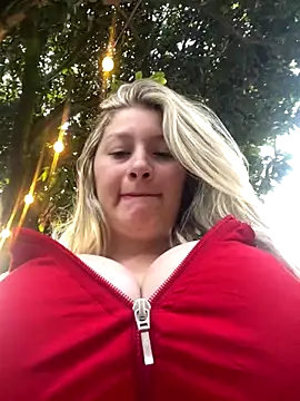 Snapshot of aurora_coldd chatting on October 8, 2025, 10:10 pm aurora coldd online show from October 8, 2025, 10:10 pm