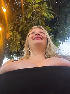 Snapshot of aurora_coldd chatting on November 11, 2025, 10:37 pm aurora coldd online show from November 11, 2025, 10:37 pm