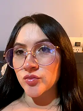 Snapshot of ValentinaOrtiz3 chatting on October 18, 2025, 3:41 am ValentinaOrtiz3 online show from October 18, 2025, 3:41 am