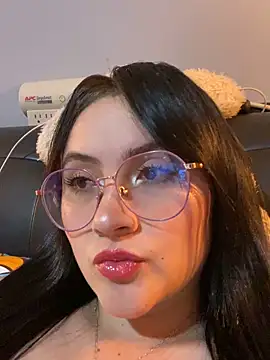 Snapshot of ValentinaOrtiz3 chatting on October 12, 2025, 12:23 am ValentinaOrtiz3 online show from October 12, 2025, 12:23 am