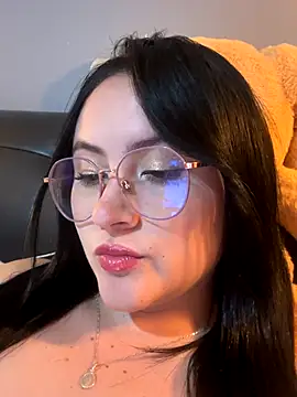Snapshot of ValentinaOrtiz3 chatting on November 9, 2025, 11:31 pm ValentinaOrtiz3 online show from November 9, 2025, 11:31 pm