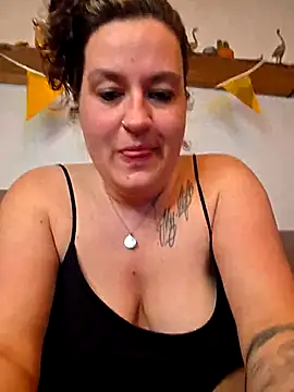 Snapshot of justtess chatting on February 25, 2026, 9:14 pm justtess online show from February 25, 2026, 9:14 pm
