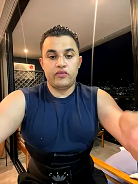 Snapshot of ErickDousson chatting on October 10, 2025, 11:16 pm ErickDousson online show from October 10, 2025, 11:16 pm