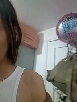 Snapshot of Cami_Skinny chatting on February 9, 2025, 3:43 am Cami Skinny online show from February 9, 2025, 3:43 am
