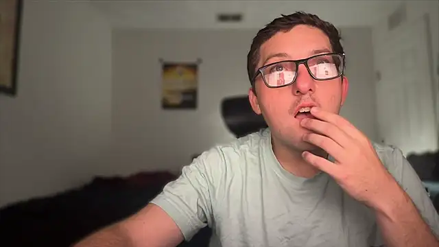 Snapshot of Milflover96 chatting on December 16, 2025, 9:52 pm Milflover96 online show from December 16, 2025, 9:52 pm