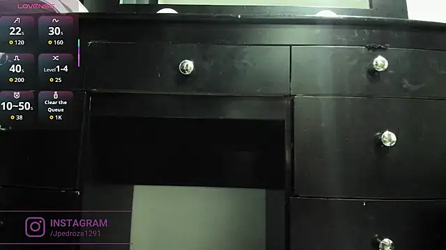 Snapshot of crystal_beennz chatting on December 5, 2025, 3:27 am crystal beennz online show from December 5, 2025, 3:27 am