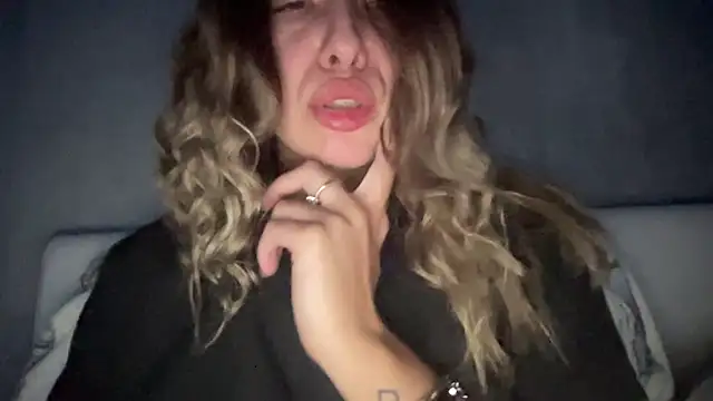 sarrah rossy online show from December 15, 2025, 9:42 pm