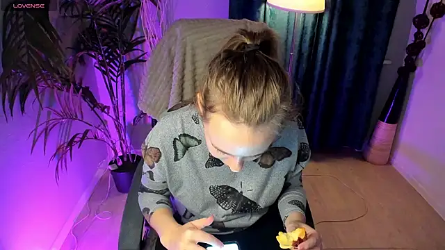 Snapshot of Lika_0ne chatting on October 7, 2025, 12:06 pm Lika 0ne online show from October 7, 2025, 12:06 pm