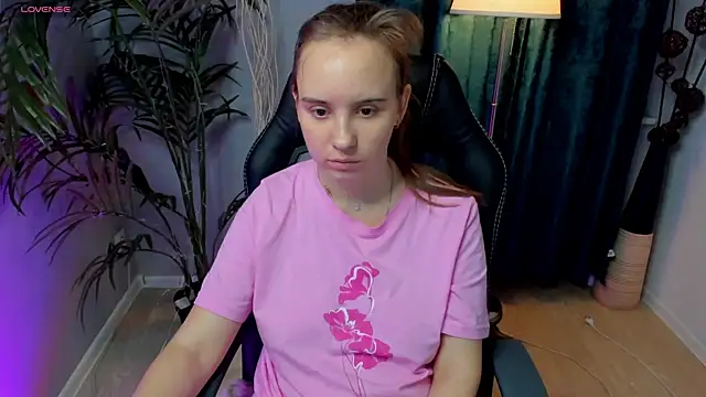 Snapshot of Lika_0ne chatting on October 28, 2025, 11:20 am Lika 0ne online show from October 28, 2025, 11:20 am