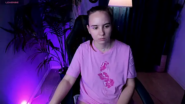 Snapshot of Lika_0ne chatting on October 24, 2025, 10:03 am Lika 0ne online show from October 24, 2025, 10:03 am