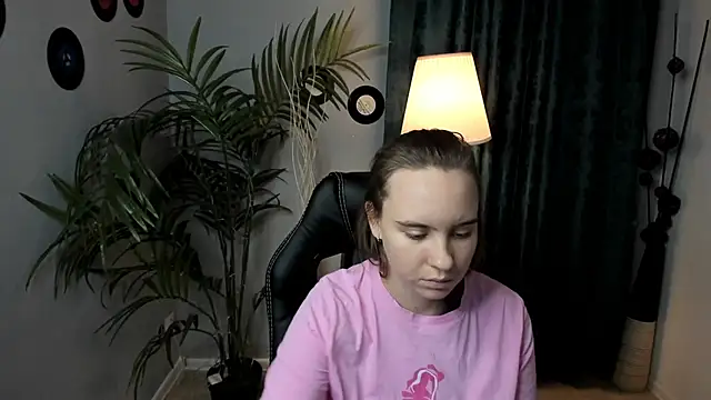 Snapshot of Lika_0ne chatting on December 4, 2025, 12:04 pm Lika 0ne online show from December 4, 2025, 12:04 pm