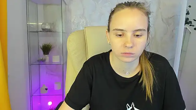 Snapshot of Lika_0ne chatting on November 8, 2025, 1:47 pm Lika 0ne online show from November 8, 2025, 1:47 pm