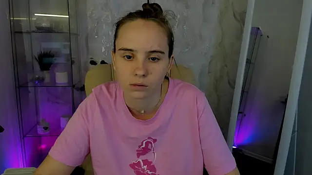 Snapshot of Lika_0ne chatting on October 18, 2025, 12:18 pm Lika 0ne online show from October 18, 2025, 12:18 pm