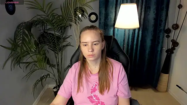 Snapshot of Lika_0ne chatting on November 11, 2025, 10:10 am Lika 0ne online show from November 11, 2025, 10:10 am