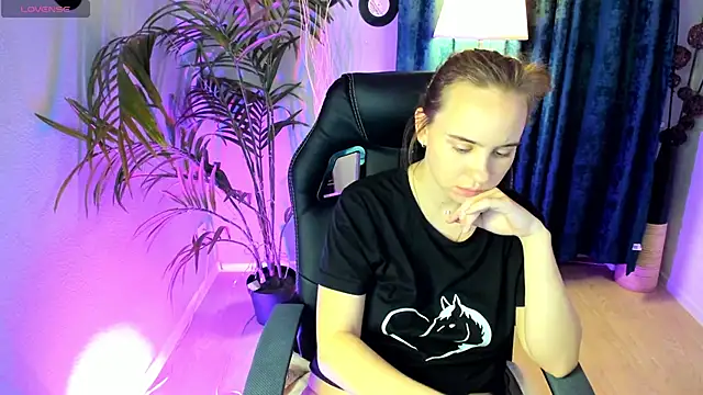 Snapshot of Lika_0ne chatting on October 17, 2025, 9:56 am Lika 0ne online show from October 17, 2025, 9:56 am