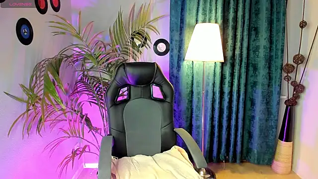 Snapshot of Lika_0ne chatting on October 21, 2025, 11:09 am Lika 0ne online show from October 21, 2025, 11:09 am