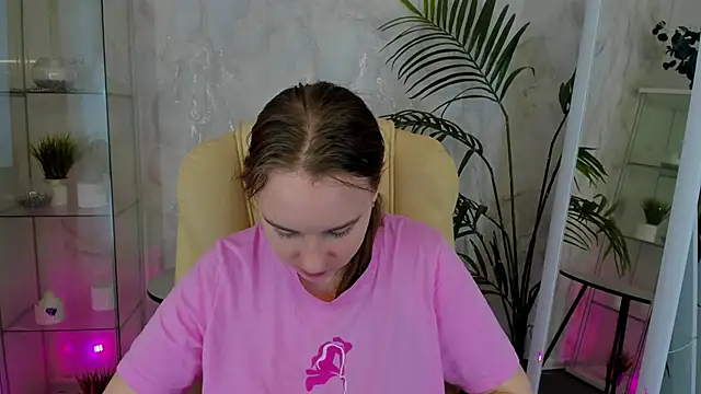 Snapshot of Lika_0ne chatting on April 17, 2026, 11:02 am Lika 0ne online show from April 17, 2026, 11:02 am