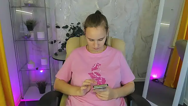 Snapshot of Lika_0ne chatting on October 25, 2025, 12:17 pm Lika 0ne online show from October 25, 2025, 12:17 pm