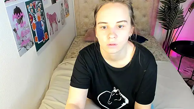 Snapshot of Lika_0ne chatting on April 2, 2026, 12:01 pm Lika 0ne online show from April 2, 2026, 12:01 pm