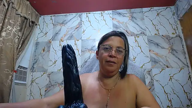 Snapshot of alina_maturehot chatting on June 19, 2026, 6:30 am alina maturehot online show from June 19, 2026, 6:30 am