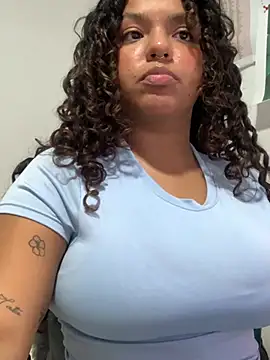 Snapshot of Anitta_bell chatting on February 18, 2025, 12:48 am Anitta bell online show from February 18, 2025, 12:48 am