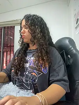 Snapshot of Anitta_bell chatting on February 13, 2025, 1:15 pm Anitta bell online show from February 13, 2025, 1:15 pm