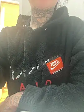 Snapshot of inkedgirl99 chatting on February 11, 2025, 4:46 pm inkedgirl99 online show from February 11, 2025, 4:46 pm