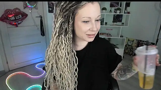 Snapshot of HoneySallyMoore chatting on March 25, 2026, 3:11 pm HoneySallyMoore online show from March 25, 2026, 3:11 pm