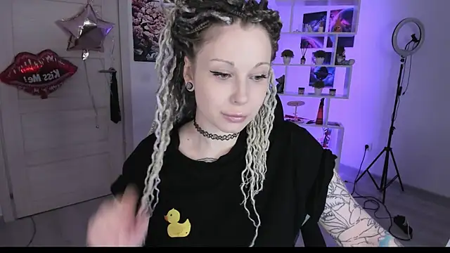 Snapshot of HoneySallyMoore chatting on September 25, 2025, 4:02 pm HoneySallyMoore online show from September 25, 2025, 4:02 pm