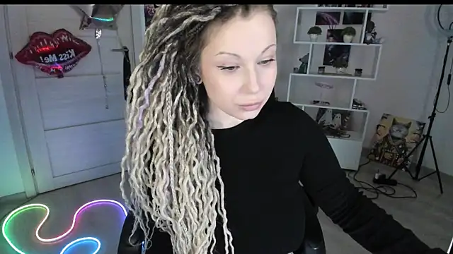 Snapshot of HoneySallyMoore chatting on February 26, 2026, 6:41 pm HoneySallyMoore online show from February 26, 2026, 6:41 pm