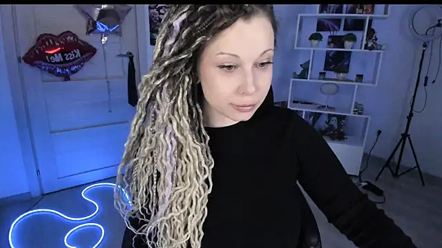 Snapshot of HoneySallyMoore chatting on February 13, 2026, 2:17 pm HoneySallyMoore online show from February 13, 2026, 2:17 pm