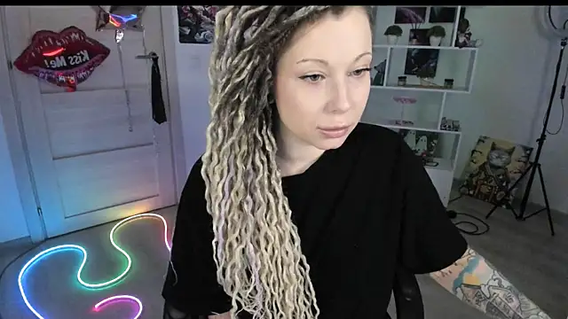 Snapshot of HoneySallyMoore chatting on March 1, 2026, 4:51 pm HoneySallyMoore online show from March 1, 2026, 4:51 pm