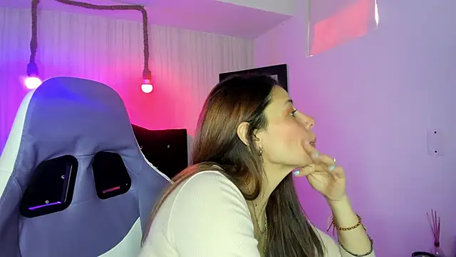 Snapshot of nicky_angel1 chatting on October 18, 2025, 6:32 pm nicky angel1 online show from October 18, 2025, 6:32 pm