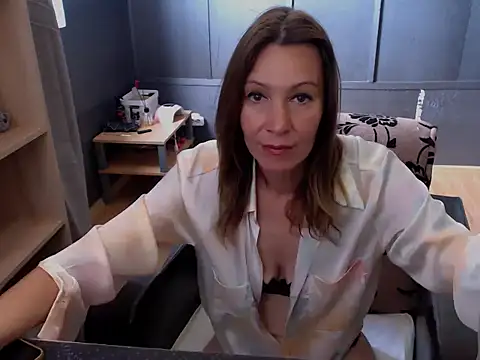Snapshot of hannaha chatting on May 11, 2026, 10:16 am hannaha online show from May 11, 2026, 10:16 am