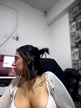 Snapshot of Scarlett-LS chatting on November 5, 2025, 2:03 am Scarlett-LS online show from November 5, 2025, 2:03 am