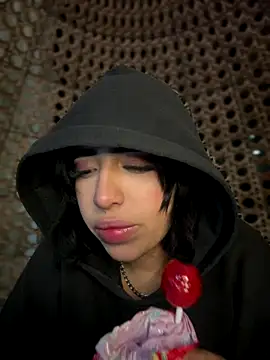 Snapshot of Scarlett-LS chatting on October 7, 2025, 6:03 am Scarlett-LS online show from October 7, 2025, 6:03 am