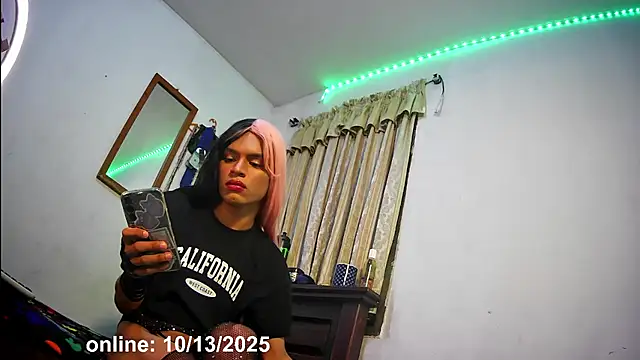 Snapshot of Fhrankie_xxl chatting on October 13, 2025, 11:05 pm Fhrankie xxl online show from October 13, 2025, 11:05 pm