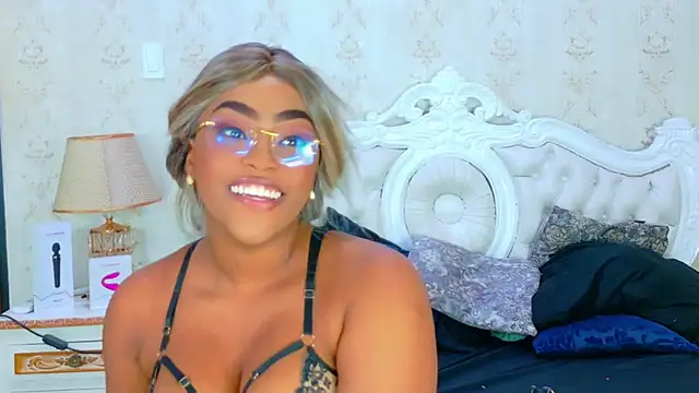 Snapshot of TianahGlow chatting on October 14, 2025, 8:31 pm TianahGlow online show from October 14, 2025, 8:31 pm