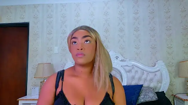 Snapshot of TianahGlow chatting on October 12, 2025, 12:39 pm TianahGlow online show from October 12, 2025, 12:39 pm