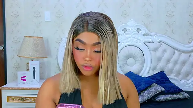 Snapshot of TianahGlow chatting on November 27, 2025, 8:31 pm TianahGlow online show from November 27, 2025, 8:31 pm