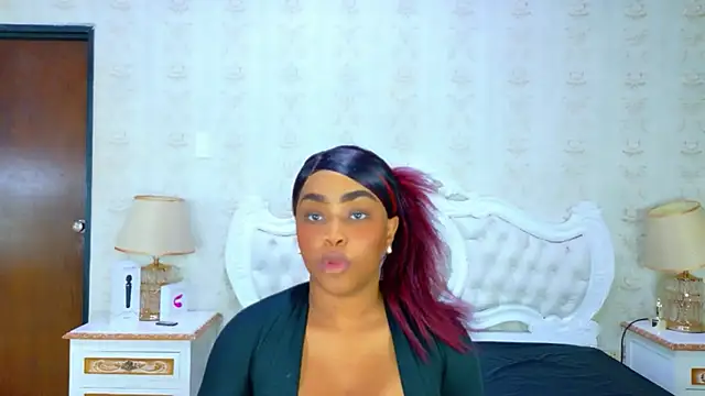 Snapshot of TianahGlow chatting on February 19, 2026, 7:55 pm TianahGlow online show from February 19, 2026, 7:55 pm