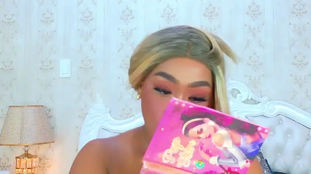 Snapshot of TianahGlow chatting on October 9, 2025, 9:15 pm TianahGlow online show from October 9, 2025, 9:15 pm