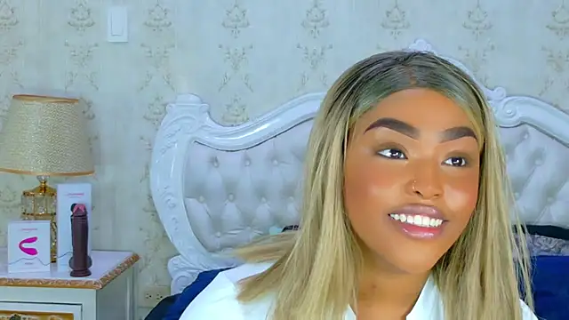 Snapshot of TianahGlow chatting on November 24, 2025, 8:42 pm TianahGlow online show from November 24, 2025, 8:42 pm