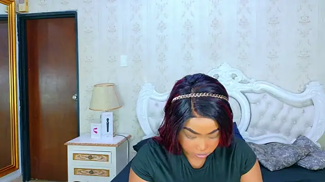 Snapshot of TianahGlow chatting on November 10, 2025, 8:25 pm TianahGlow online show from November 10, 2025, 8:25 pm