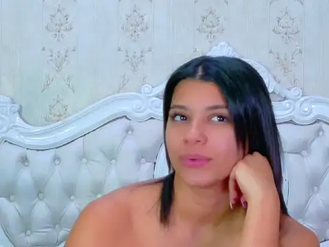 Snapshot of TianahGlow chatting on October 16, 2025, 12:35 pm TianahGlow online show from October 16, 2025, 12:35 pm