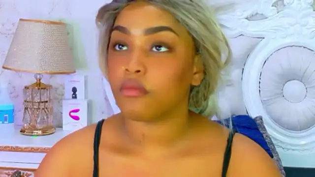 Snapshot of TianahGlow chatting on March 13, 2026, 8:03 pm TianahGlow online show from March 13, 2026, 8:03 pm