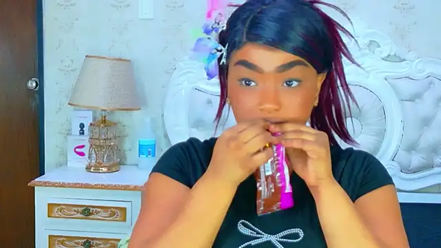 Snapshot of TianahGlow chatting on March 6, 2026, 9:10 pm TianahGlow online show from March 6, 2026, 9:10 pm